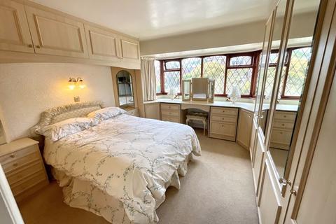 4 bedroom semi-detached house for sale - Rock Crescent, Oulton