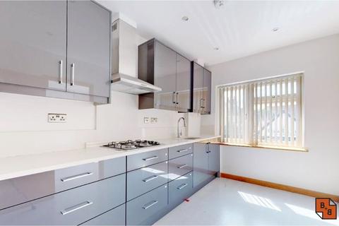 3 bedroom apartment to rent - Station Road, West Wickham