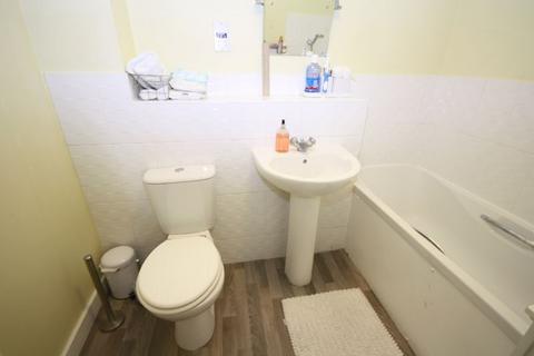 2 bedroom apartment for sale - Waxlow Way, Northolt