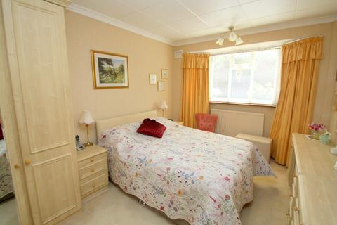 3 bedroom detached bungalow for sale - Laleham Road, Shepperton, TW17