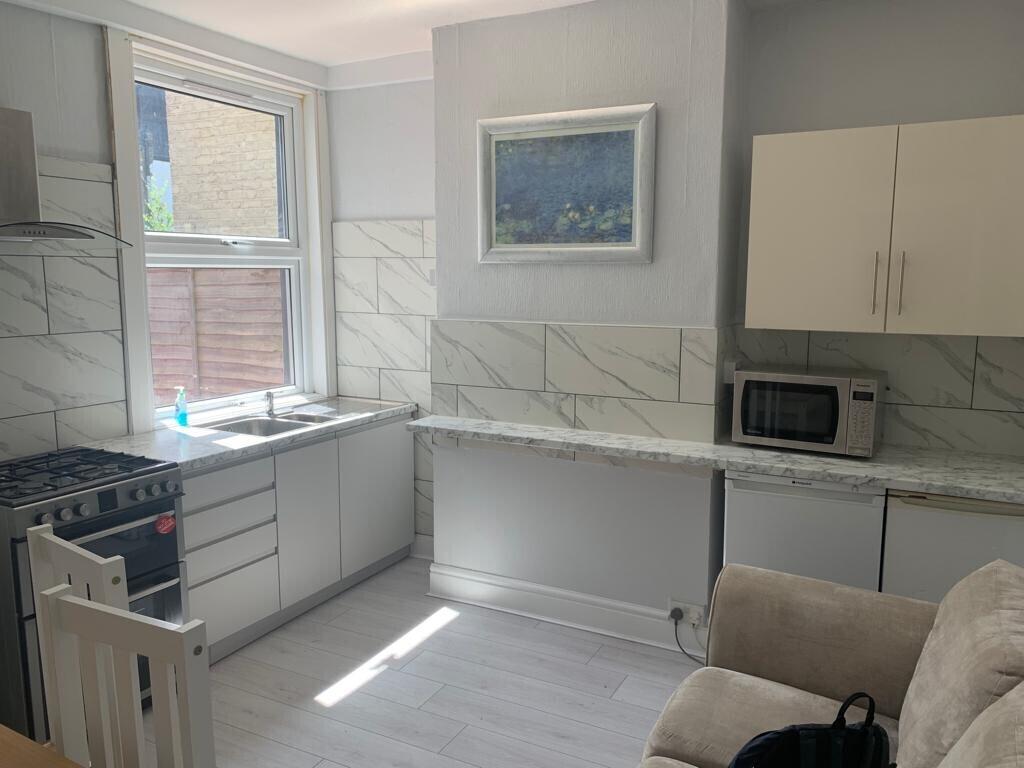Rectory Lane Tooting Broadway sw17 4 bed terraced house £2,800 pcm (£