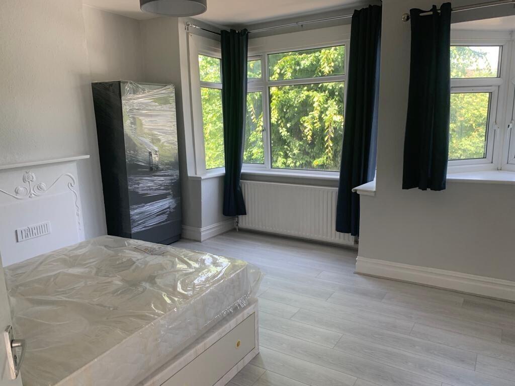 Rectory Lane Tooting Broadway sw17 4 bed terraced house £2,800 pcm (£
