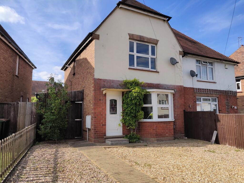 Mannock Road, Wellingborough 2 bed semidetached house £900 pcm (£208 pw)