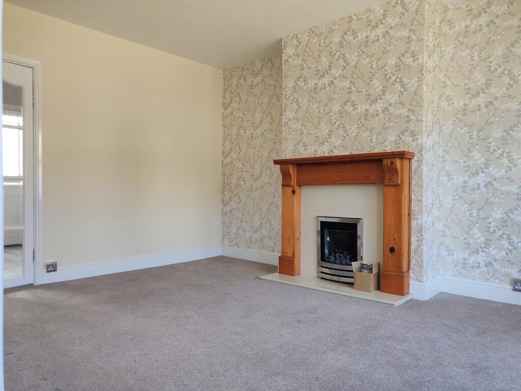 Mannock Road, Wellingborough 2 bed semidetached house £950 pcm (£219 pw)