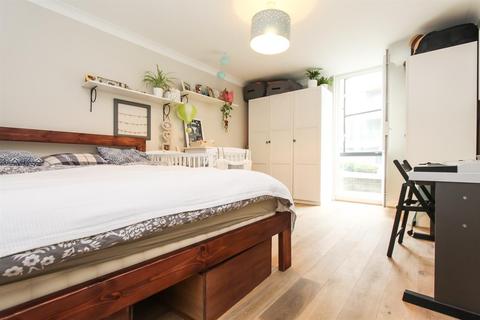 Apartment 7, 1 Goat Wharf, Brentford, TW8 0AS