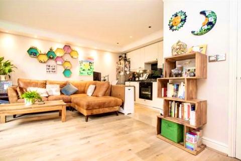 Apartment 7, 1 Goat Wharf, Brentford, TW8 0AS