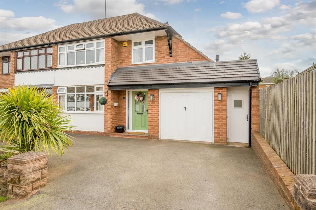 Porthkerry Grove, Brownswall Estate, Sedgley 3 bed semidetached house