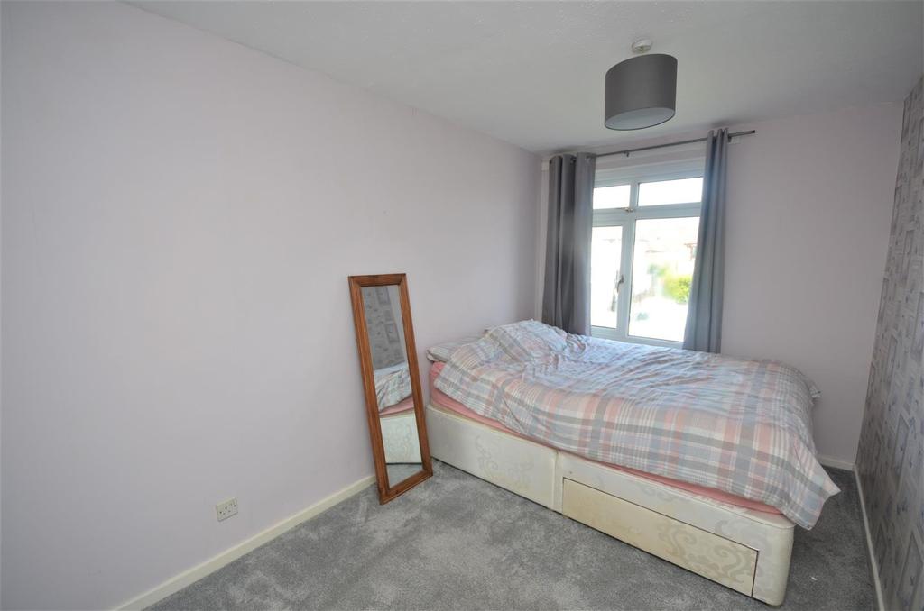 Sedgley Road, Woodsetton, DY1 3 bed detached house £215,000