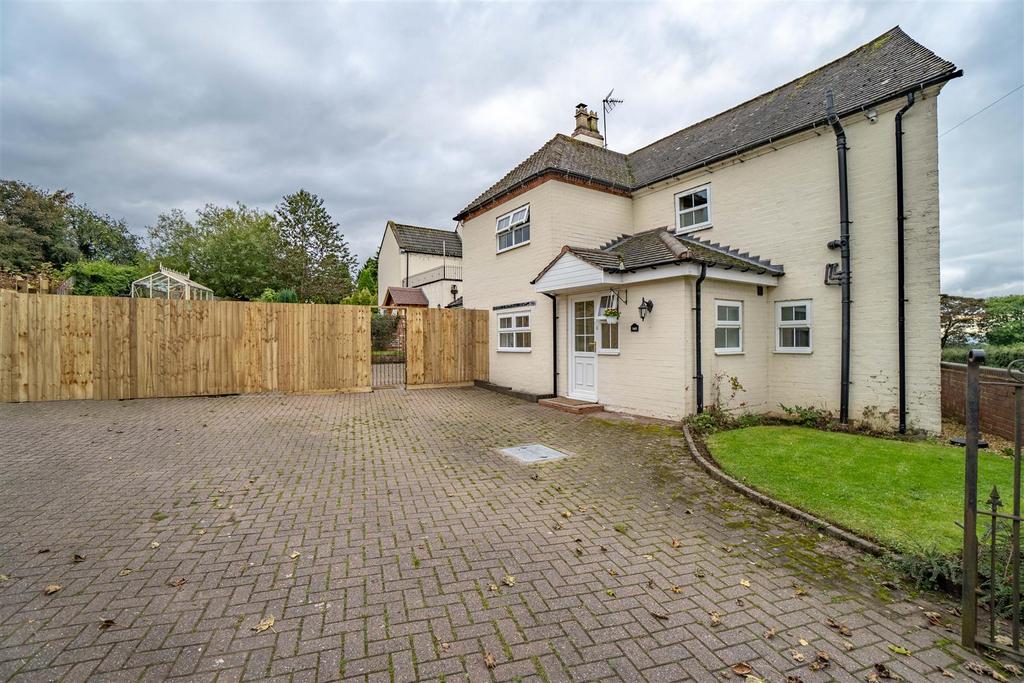 Sandyfields Road, Sedgley 3 bed detached house £349,950