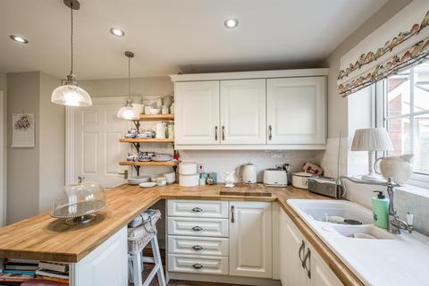 6 Barnesmeadow Place, Bilston, WV14 9QJ