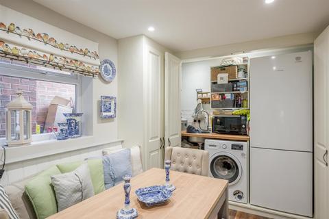 6 Barnesmeadow Place, Bilston, WV14 9QJ