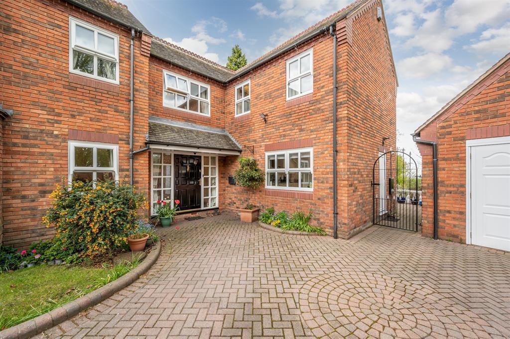 Gospel End Street, Sedgley, DY3 3LR 4 bed detached house £475,000