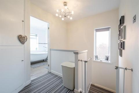 38 Dingle View, Dudley, DY3 3LE