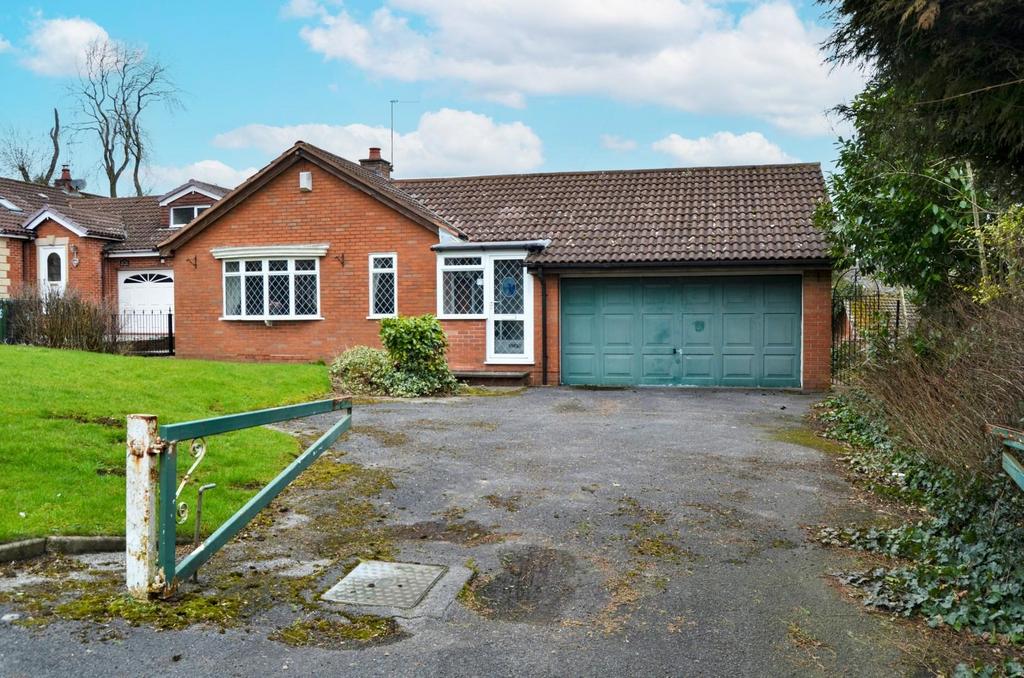 Rock Road, Hurst Hill, Coseley, WV14 9HA 3 bed detached bungalow for