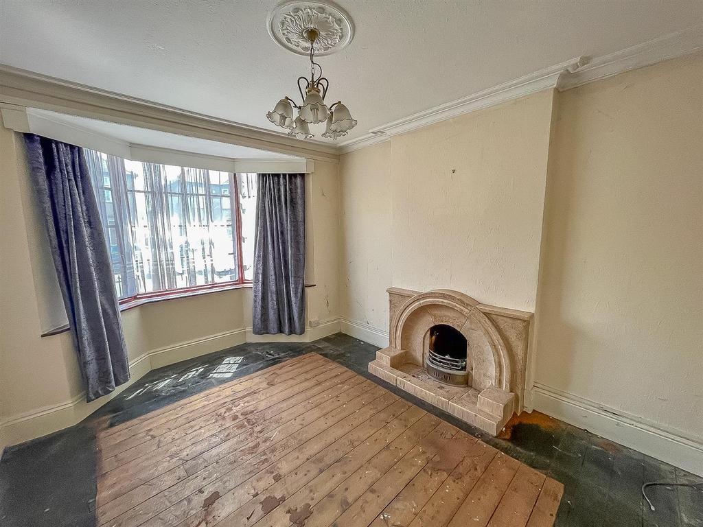 Goldcroft Common, Caerleon, Newport 2 bed terraced house £320,000