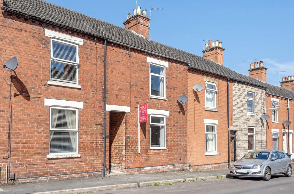 Victoria Street, Grantham, NG31 3 bed terraced house £135,000