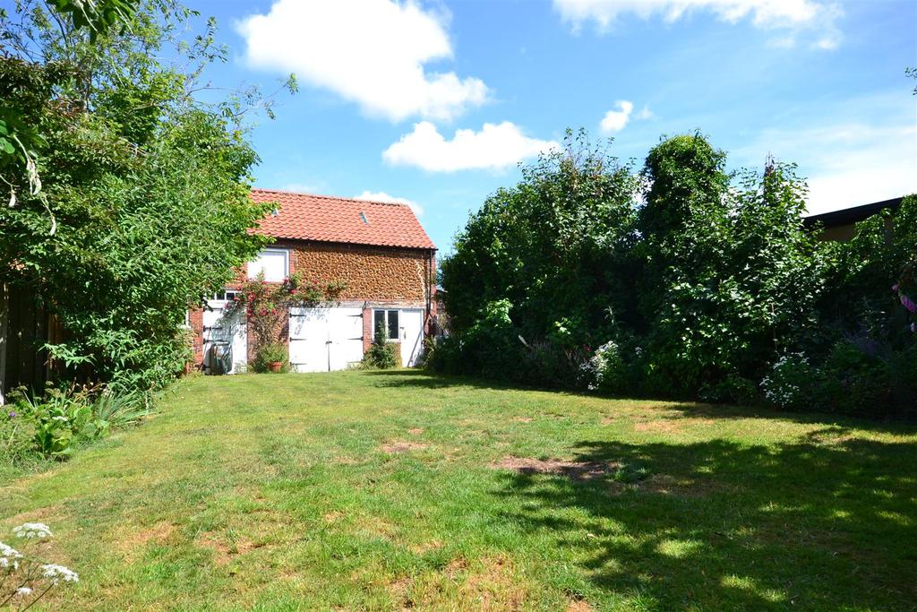 Station Road, 4 bed semidetached house £410,000