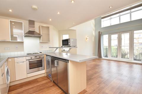4 bedroom flat to rent - 99 Branagh Court