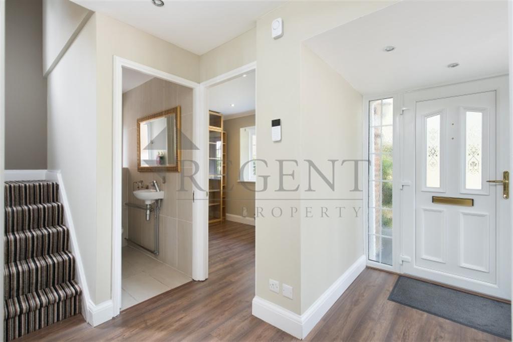 Hadley Wood Rise, Kenley, CR8 5 bed detached house for sale £950,000
