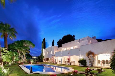 7 bedroom villa, Atalaya de Rio Verde, Marbella, Malaga