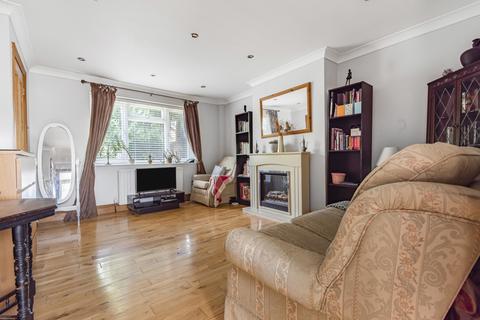 216 Eltham Palace Road, London, SE9 5LZ