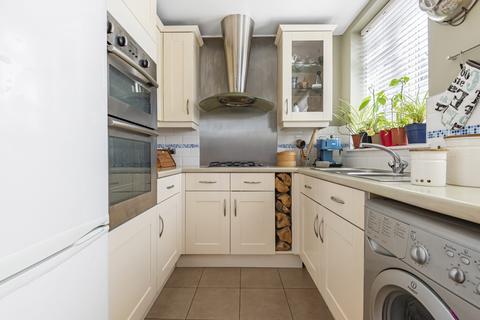 216 Eltham Palace Road, London, SE9 5LZ