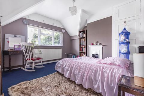 216 Eltham Palace Road, London, SE9 5LZ
