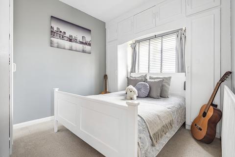 216 Eltham Palace Road, London, SE9 5LZ