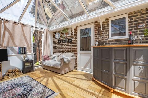 216 Eltham Palace Road, London, SE9 5LZ