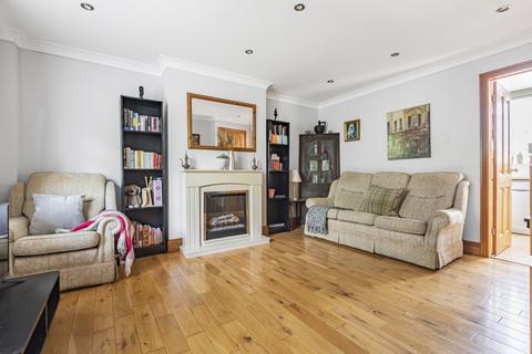 216 Eltham Palace Road, London, SE9 5LZ
