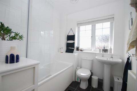 3 bedroom end of terrace house for sale - Neston Court, Newcastle Upon Tyne
