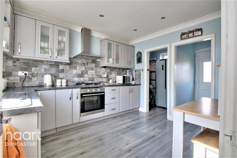 72 Central Drive, New Rossington, Doncaster, DN11 0JE