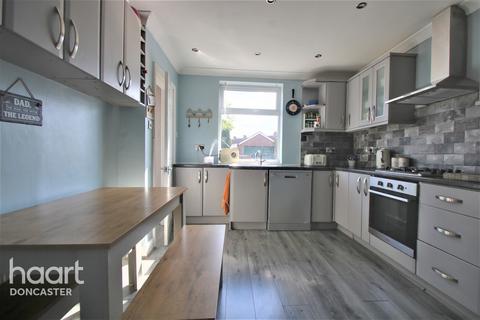72 Central Drive, New Rossington, Doncaster, DN11 0JE