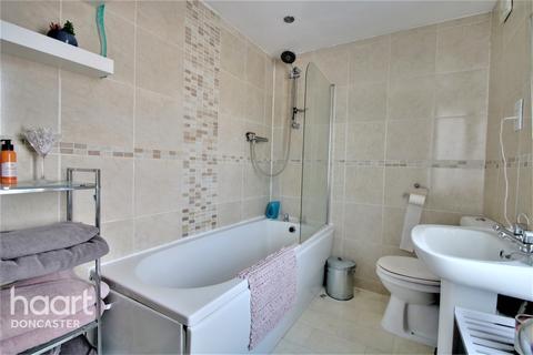 72 Central Drive, New Rossington, Doncaster, DN11 0JE