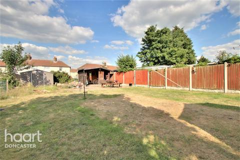 72 Central Drive, New Rossington, Doncaster, DN11 0JE