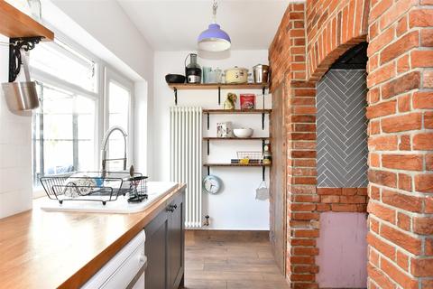 3 Woodstock Avenue, Romford, RM3 9NF