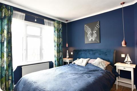 3 Woodstock Avenue, Romford, RM3 9NF