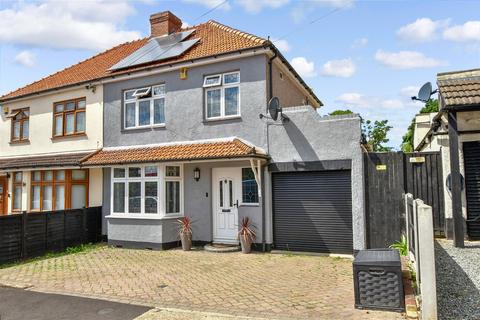 3 Woodstock Avenue, Romford, RM3 9NF