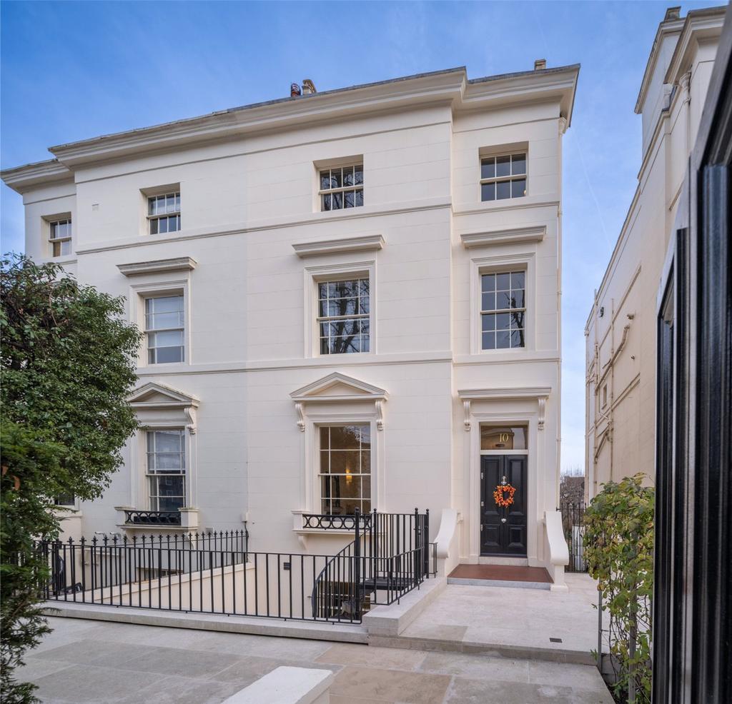 Clifton Villas, Little Venice, London, W9 4 bed semidetached house for
