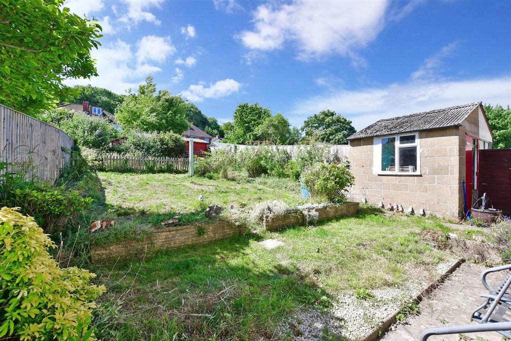 Linden Road, Newport, Isle of Wight 3 bed semidetached house