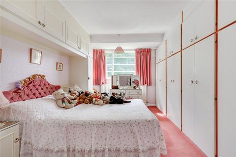 111 Thurleigh Road, London, SW12 8TY