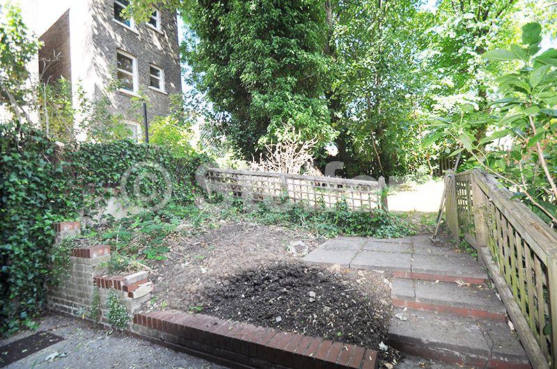 Cathcart Hill, London N19 2 bed apartment £2,015 pcm (£465 pw)