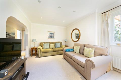4 Kenmore Close, Richmond, TW9 3JG