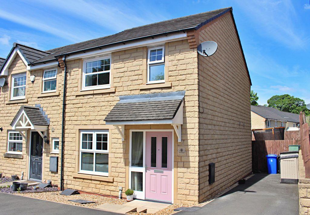 Yarn Avenue, Helmshore BB4 4QP 3 bed townhouse £245,000