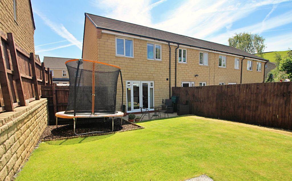 Yarn Avenue, Helmshore BB4 4QP 3 bed townhouse £245,000