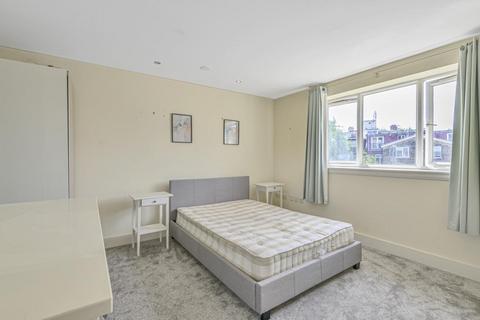 2 Adams Mews, London, SW17 7RD