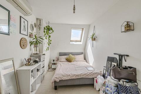 2 Adams Mews, London, SW17 7RD