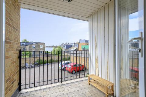 2 Adams Mews, London, SW17 7RD