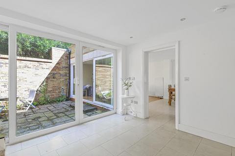 2 Adams Mews, London, SW17 7RD