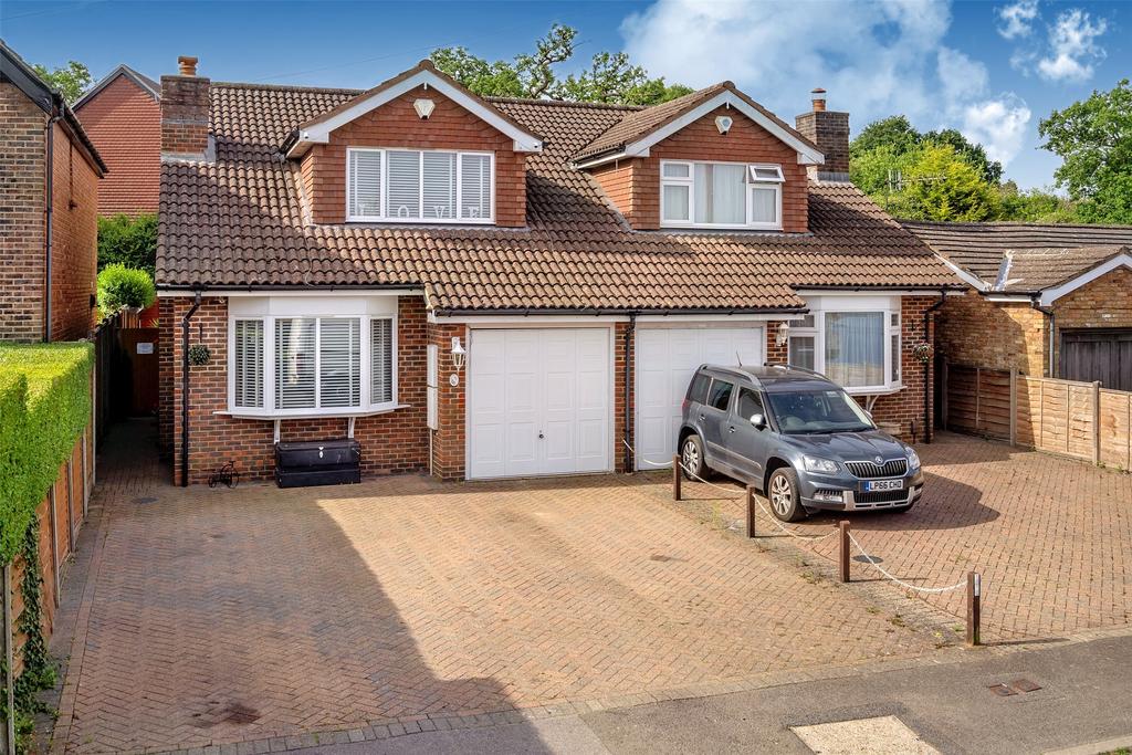 Tollgate Avenue, Redhill, Surrey, RH1 3 bed semidetached house £525,000